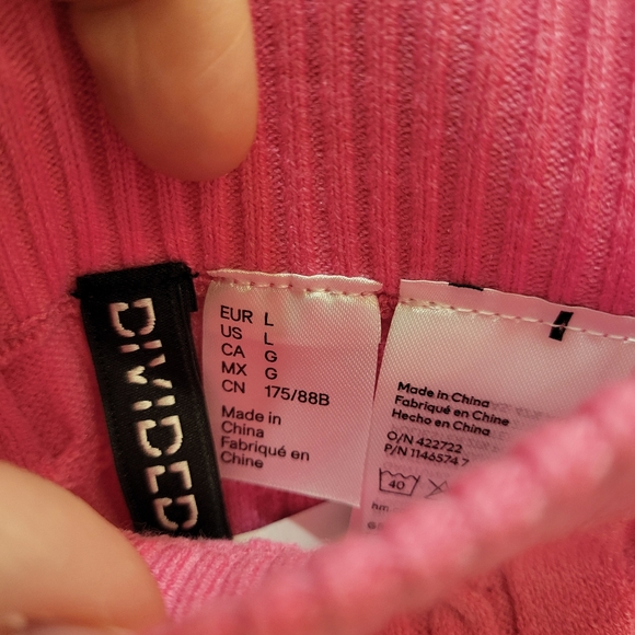 H&M Barbiecore Off The Shoulder Sweater/Mini Skirt Set - Picture 2 of 4